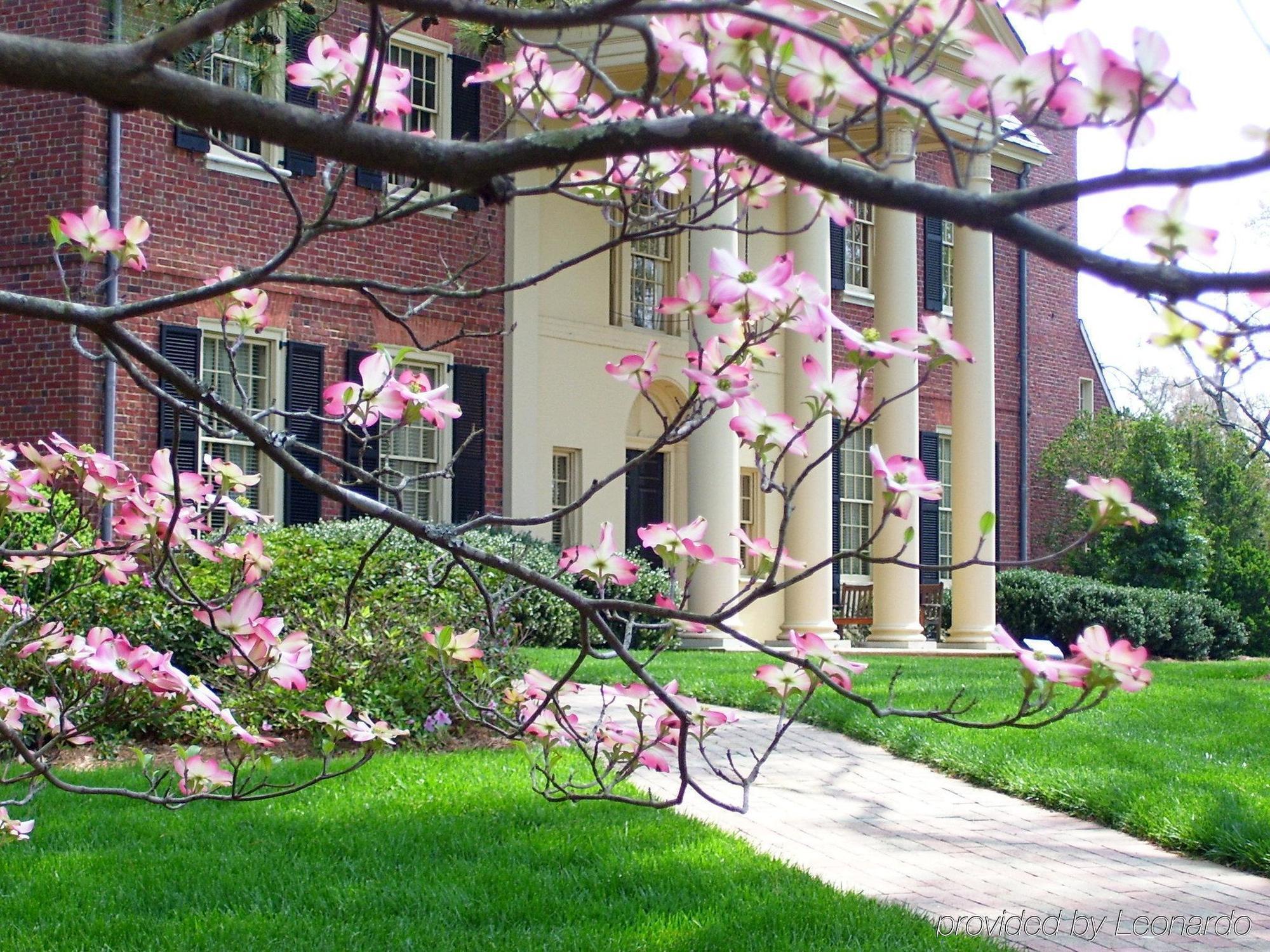 Rizzo Center, A Destination By Hyatt Hotel Chapel Hill Exterior foto